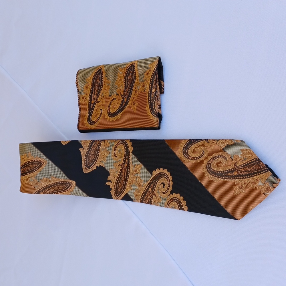Bruno Conte Tie W/Pocket Square